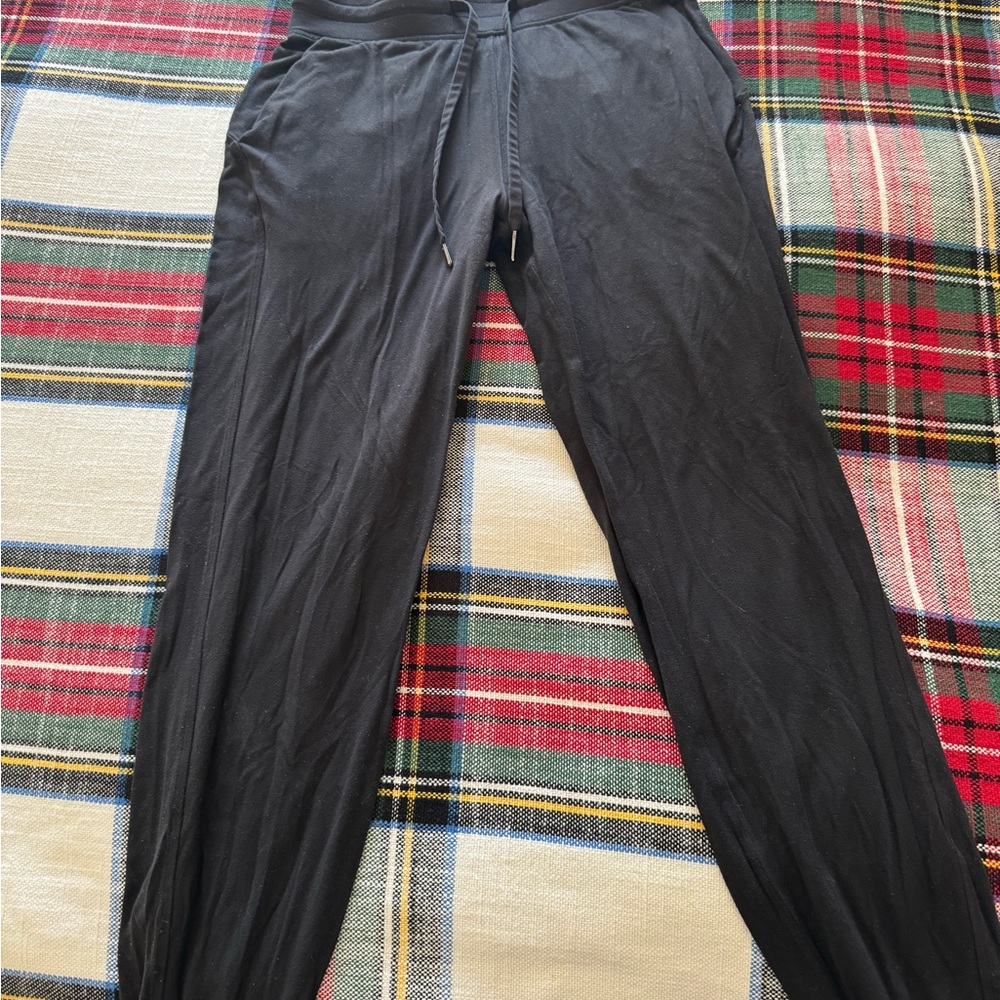 Lululemon black joggers